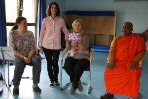 Flohmarkterlös für Kinder in Sri Lanka